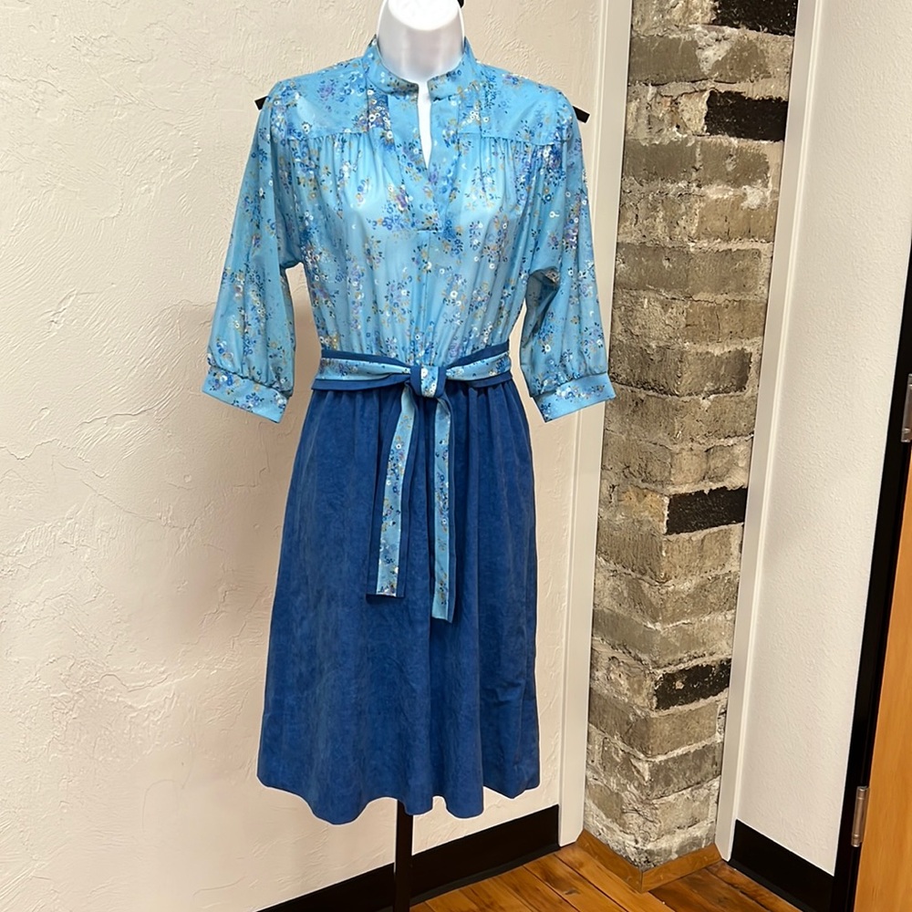 Blue Floral Print Split Neck Bobby’s Girl Shirtwaist Vintage Dress with Tie Belt